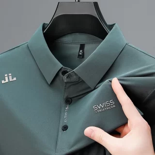 New Men\'s Business Casual Short Sleeved Shirt with Badge